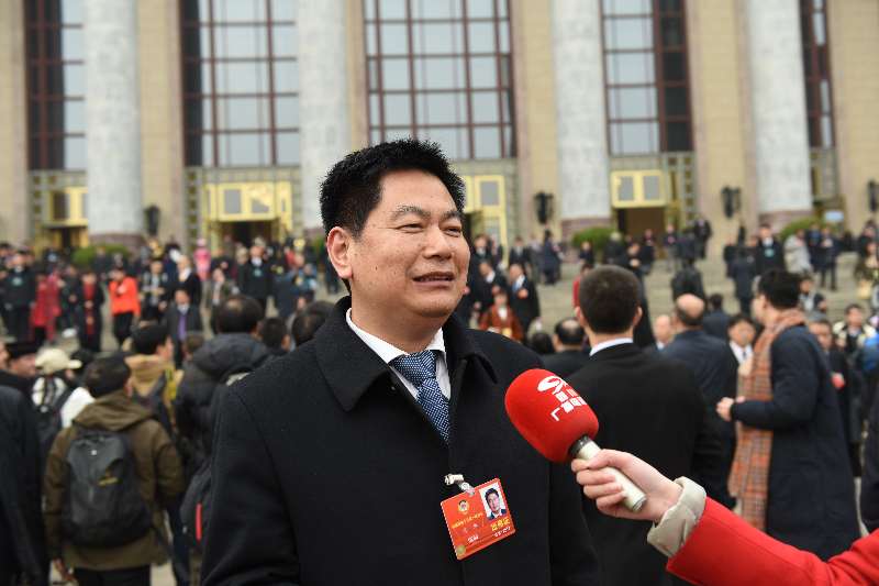 2018年3月3日，民建中央常委、中華職教社副理事長(zhǎng)、民建四川省委副主委、四川國(guó)弘現(xiàn)代教育投資公司董事長(zhǎng)蘇華作為住川全國(guó)政協(xié)委員在參加全國(guó)兩會(huì)時(shí)接受四川衛(wèi)視記者采訪.jpg