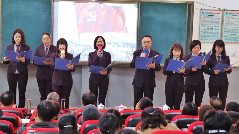 德陽市校園文學社團建設(shè)經(jīng)驗交流暨2018年年會召開.jpg