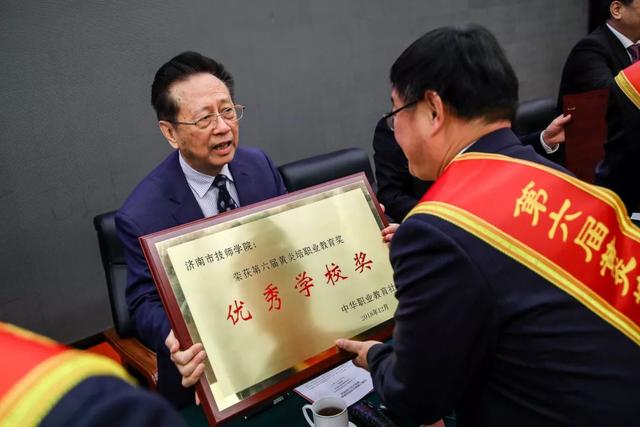 黃炎培職業(yè)教育獎揭曉，向獲獎?wù)咦ＹR！