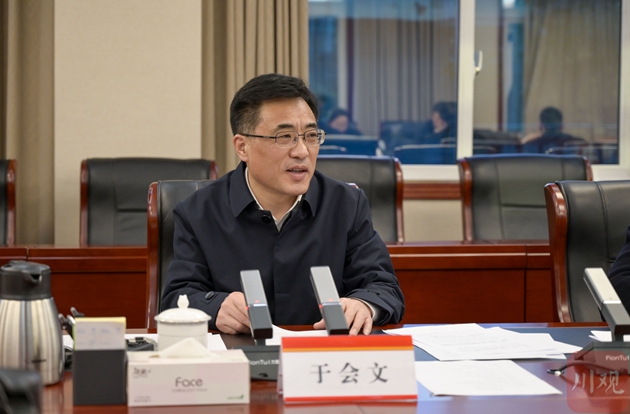 全國人大代表、重慶市渝北區(qū)委書記于會文_副本.jpg