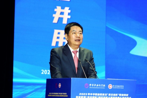 大賽主辦方、中華職業(yè)教育社副理事長蘇華致辭.png