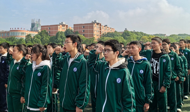 少年應(yīng)有鴻鵠志，旗開風(fēng)振啟征程——中江職中舉辦2025屆高三動員大會2.jpg